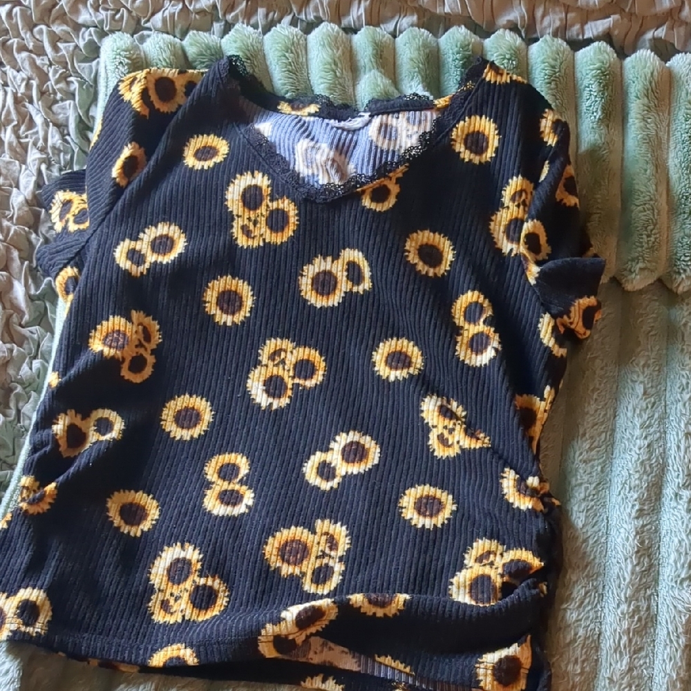 Source Unknown Black and Yellow Sunflower Tee